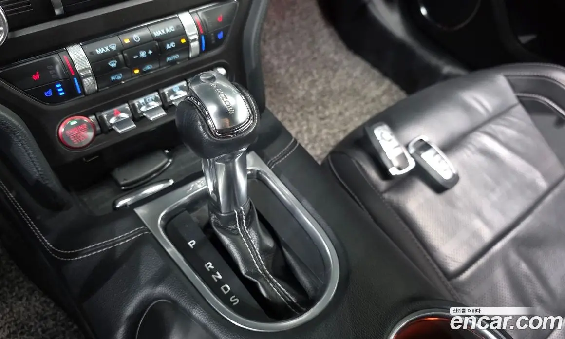 Ford Mustang 2019 2.3 автомат (гидро), фото 12