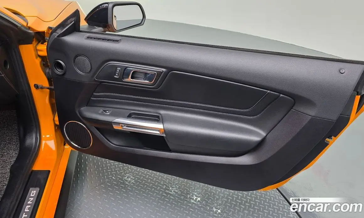 Ford Mustang 2019 2.3 автомат (гидро), фото 14