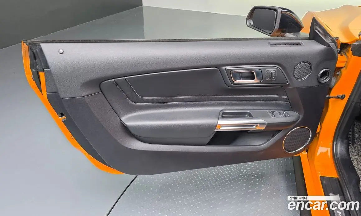 Ford Mustang 2019 2.3 автомат (гидро), фото 15