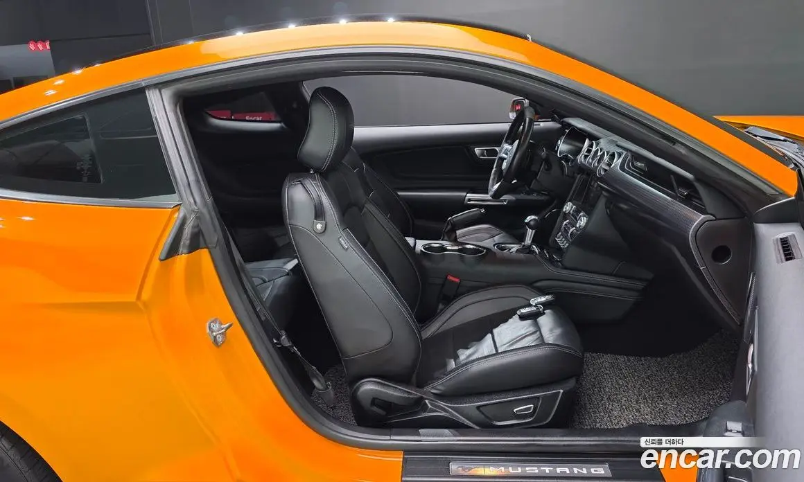 Ford Mustang 2019 2.3 автомат (гидро), фото 16