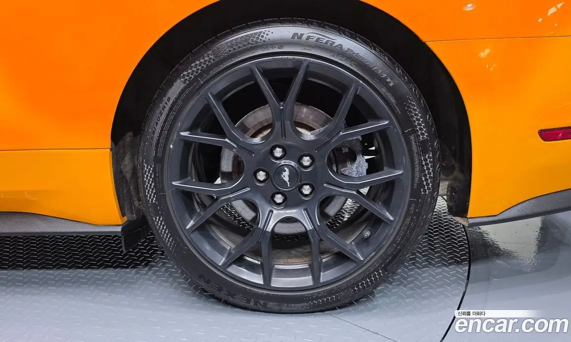 Ford Mustang 2019 2.3 автомат (гидро), фото 7