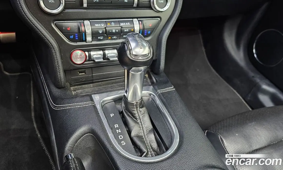 Ford Mustang 2019 2.3 автомат (гидро), фото 12