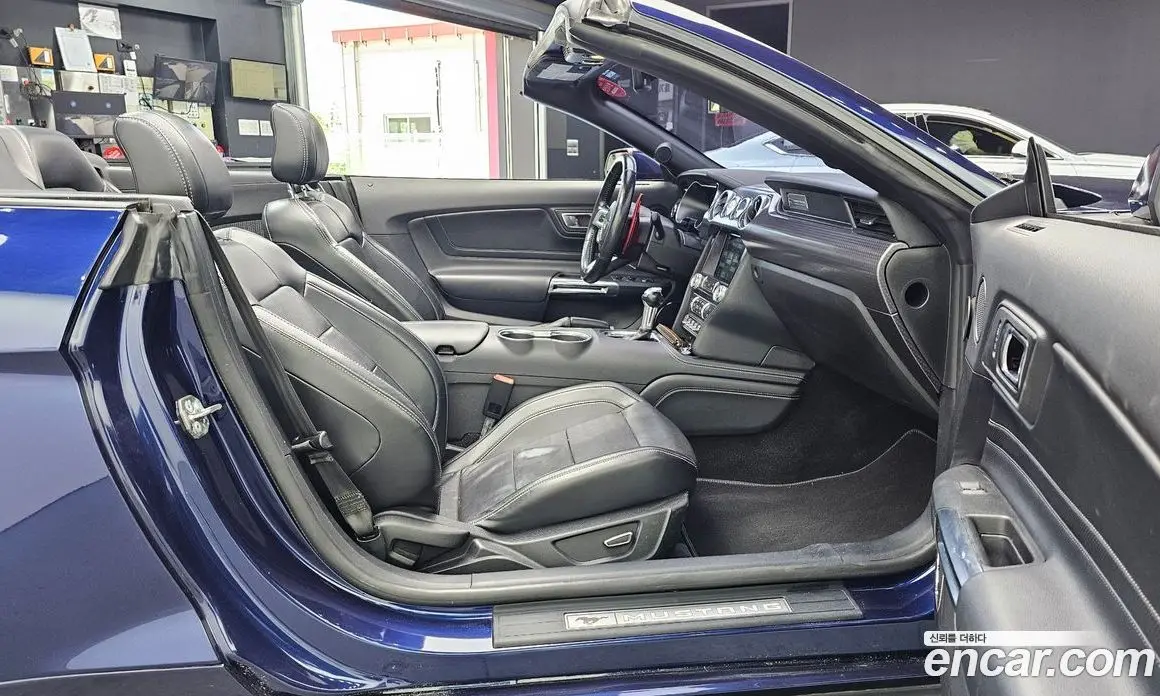 Ford Mustang 2019 2.3 автомат (гидро), фото 16