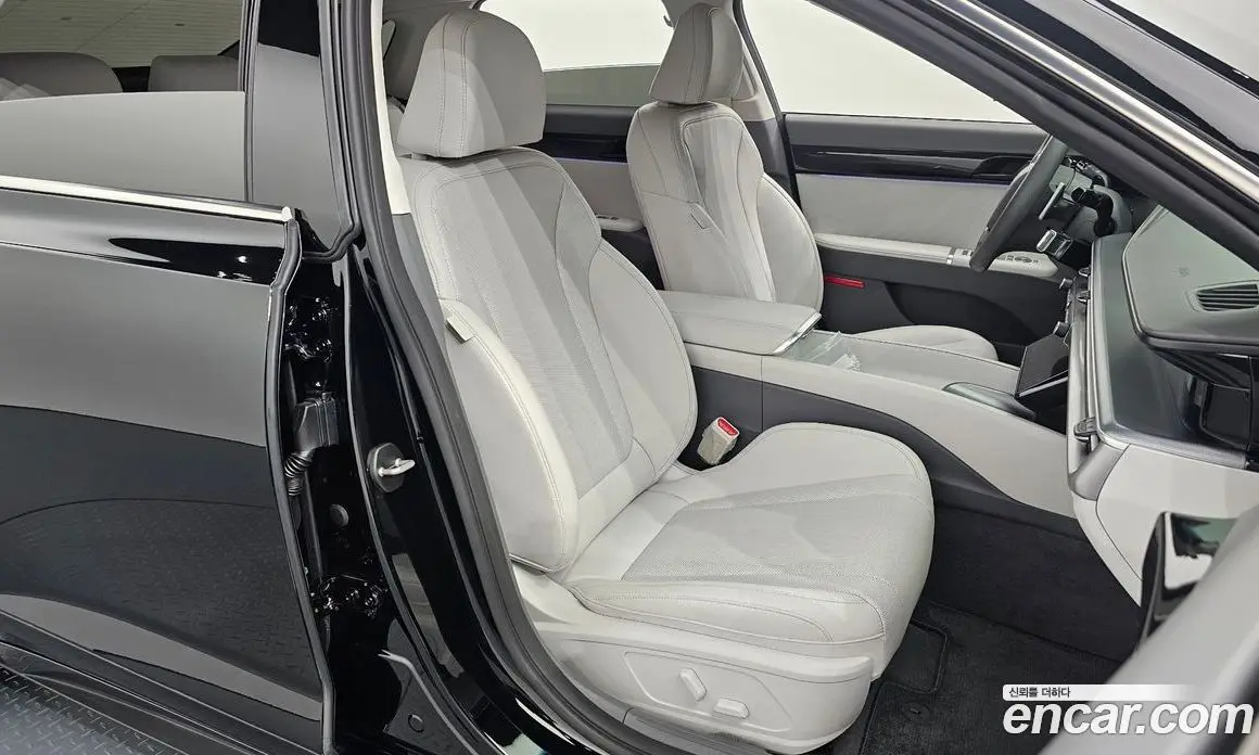 Hyundai Grandeur 2023 2.5 автомат (гидро), фото 12