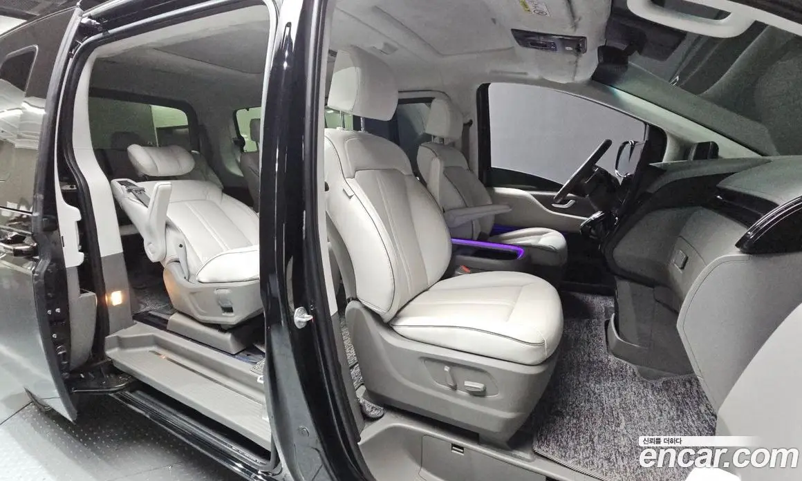 Hyundai Staria 2023 2.2 автомат (гидро), фото 11
