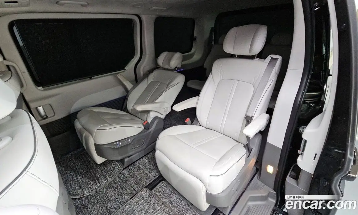 Hyundai Staria 2023 2.2 автомат (гидро), фото 12