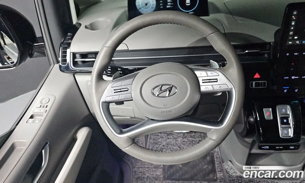 Hyundai Staria 2023 2.2 автомат (гидро), фото 13