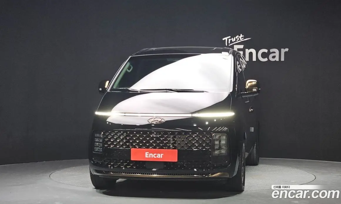 Hyundai Staria 2023 2.2 автомат (гидро), фото 3