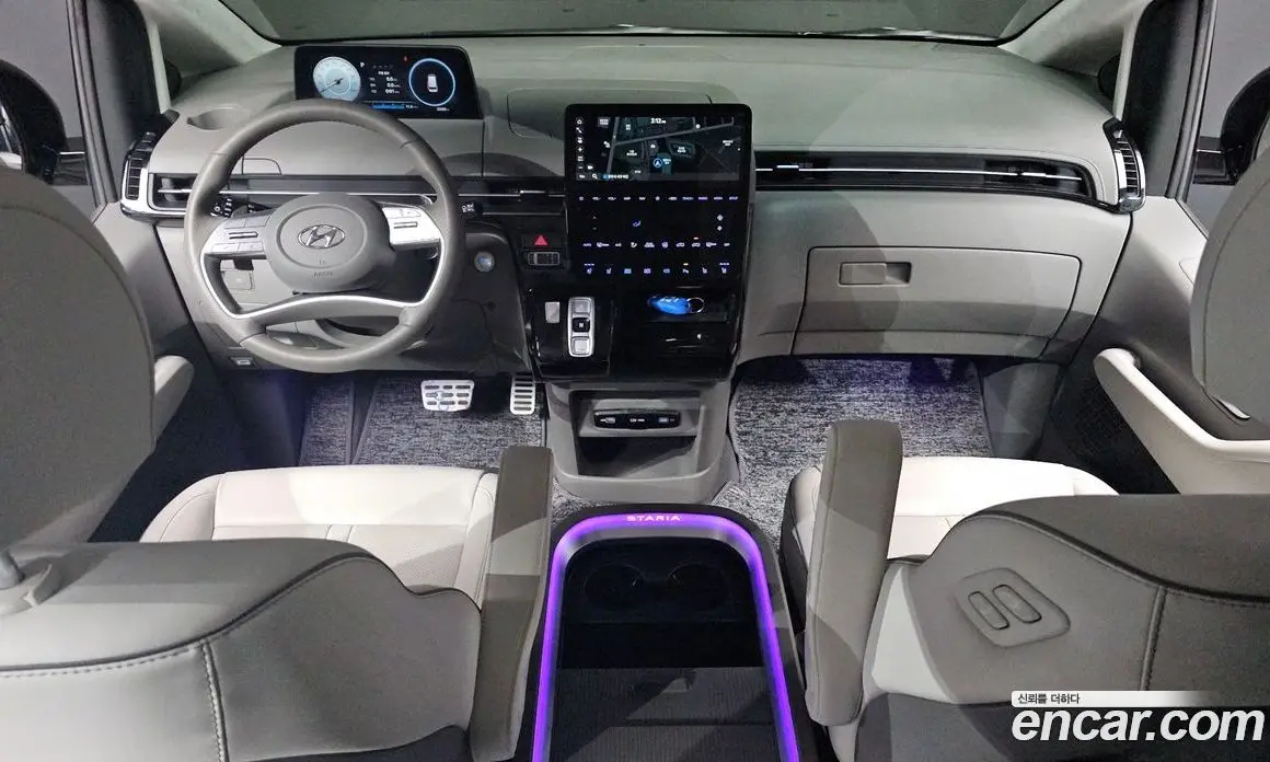 Hyundai Staria 2023 2.2 автомат (гидро), фото 7
