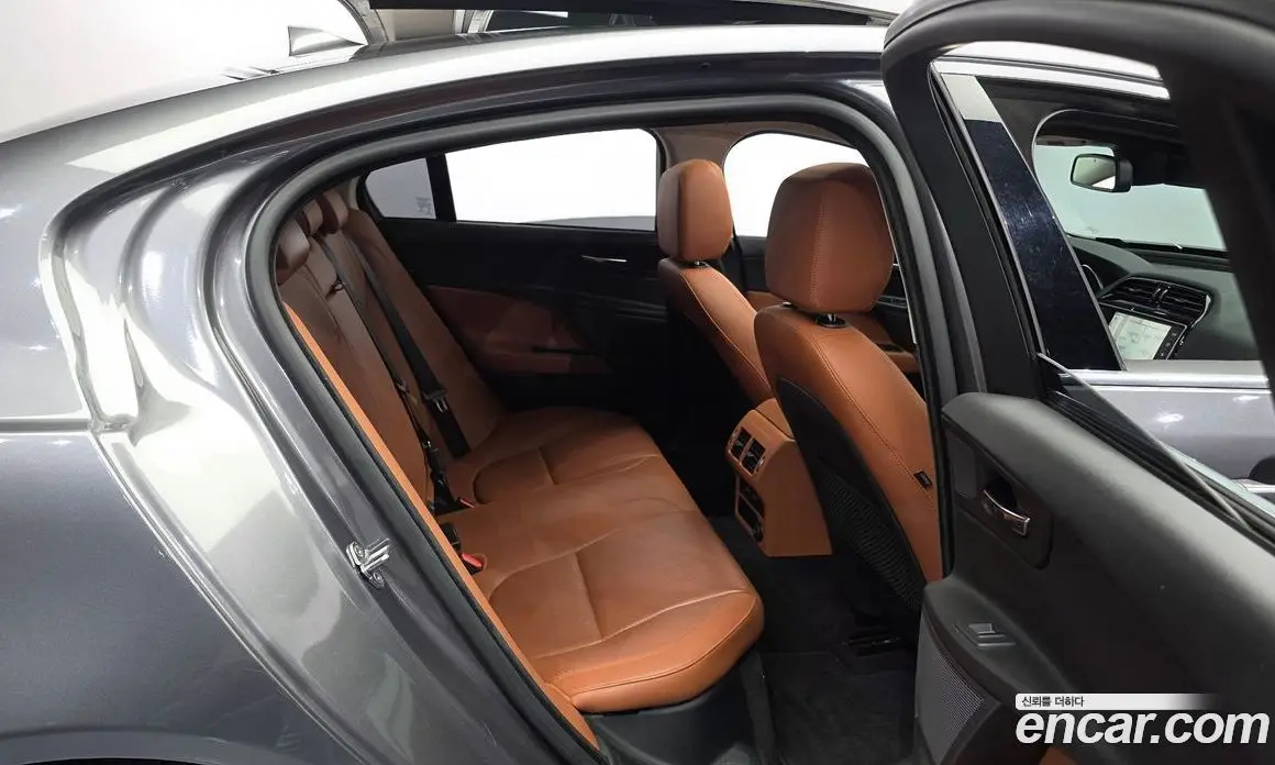Jaguar XE 2016 2.0 автомат (гидро), фото 11 Jaguar XE 2016 2.0 автомат (гидро), фото 11