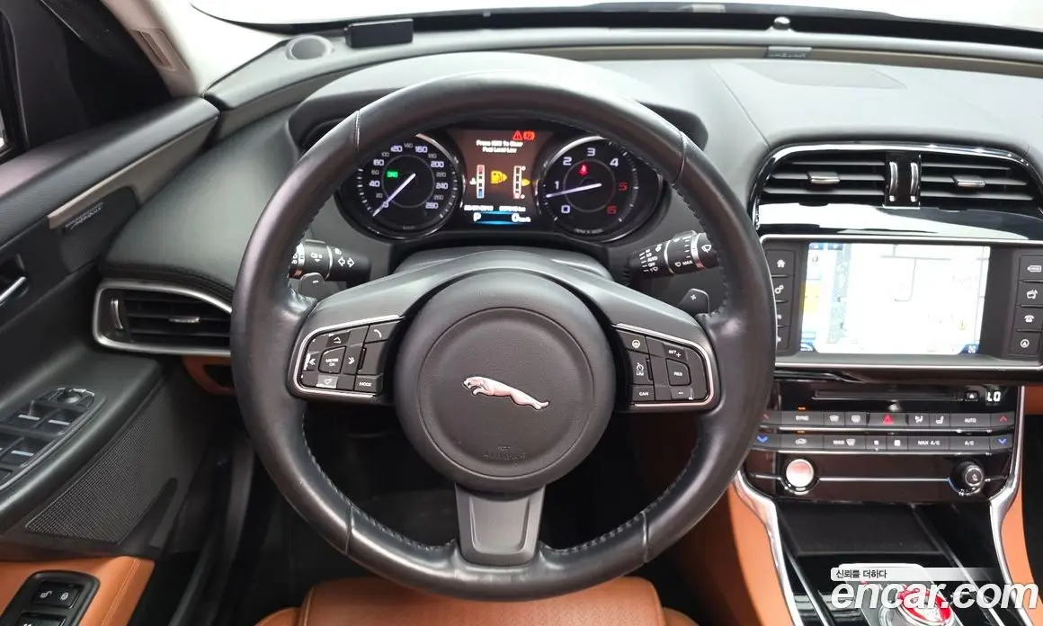 Jaguar XE 2016 2.0 автомат (гидро), фото 13 Jaguar XE 2016 2.0 автомат (гидро), фото 13