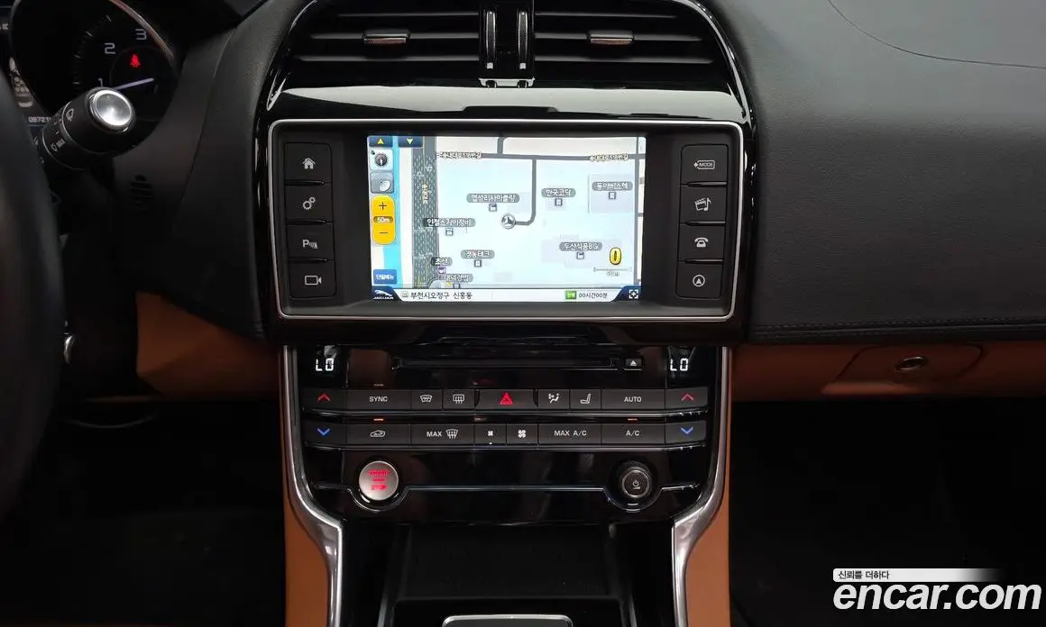 Jaguar XE 2016 2.0 автомат (гидро), фото 14 Jaguar XE 2016 2.0 автомат (гидро), фото 14