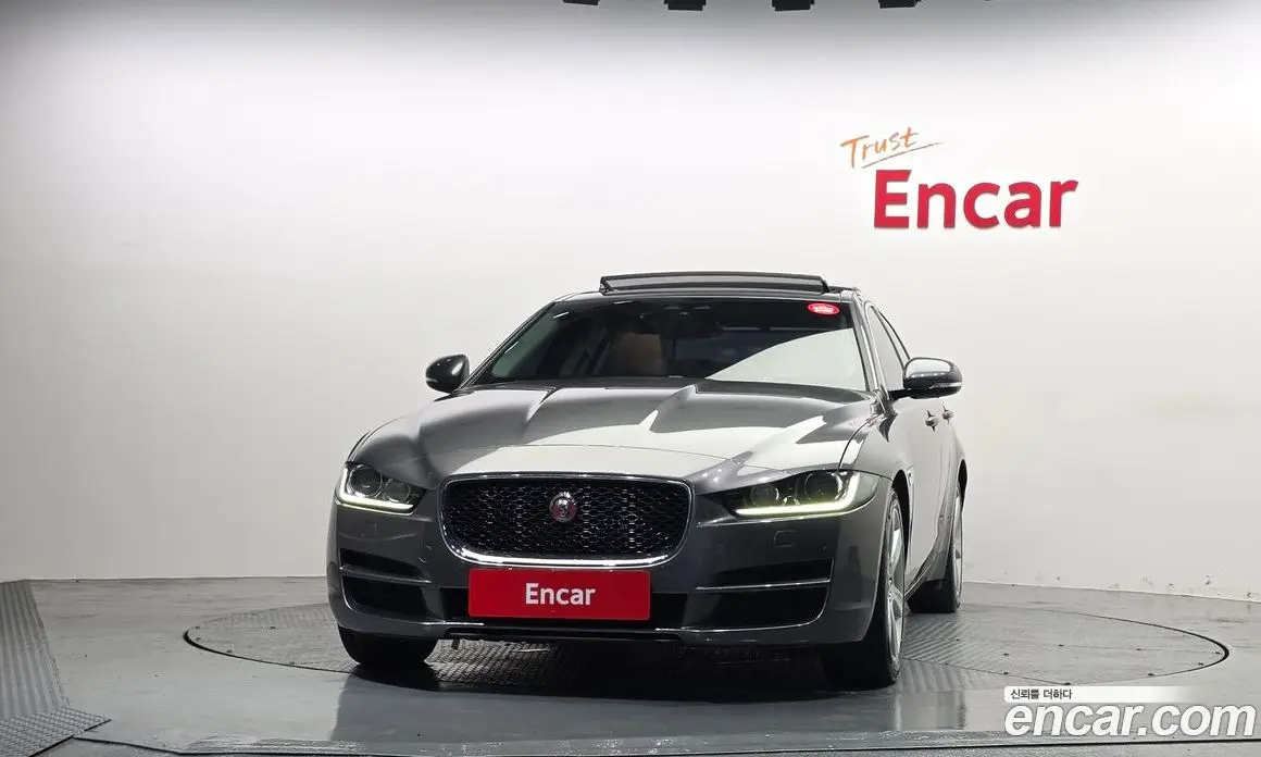 Jaguar XE 2016 2.0 автомат (гидро), фото 3 Jaguar XE 2016 2.0 автомат (гидро), фото 3