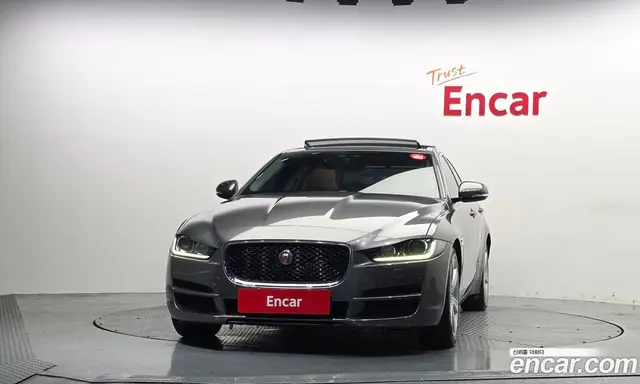 Jaguar XE 2016 2.0 автомат (гидро), миниатюра 3 Jaguar XE 2016 2.0 автомат (гидро), миниатюра 3