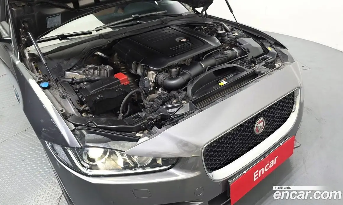 Jaguar XE 2016 2.0 автомат (гидро), фото 6 Jaguar XE 2016 2.0 автомат (гидро), фото 6