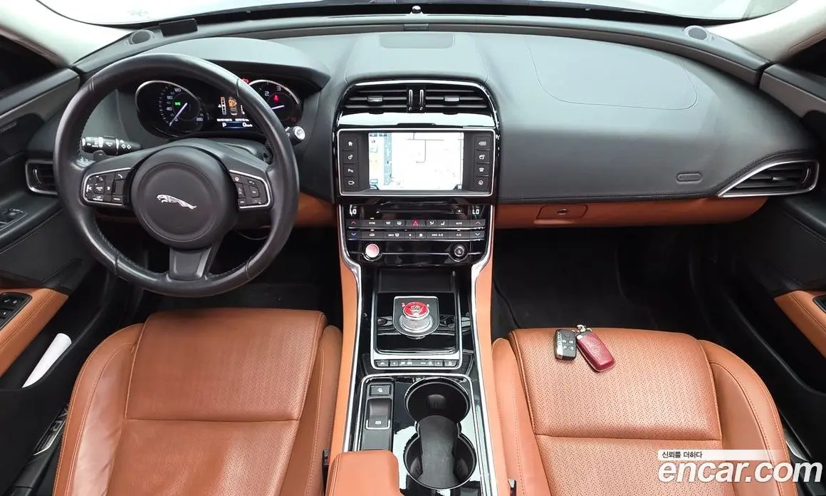 Jaguar XE 2016 2.0 автомат (гидро), фото 7 Jaguar XE 2016 2.0 автомат (гидро), фото 7