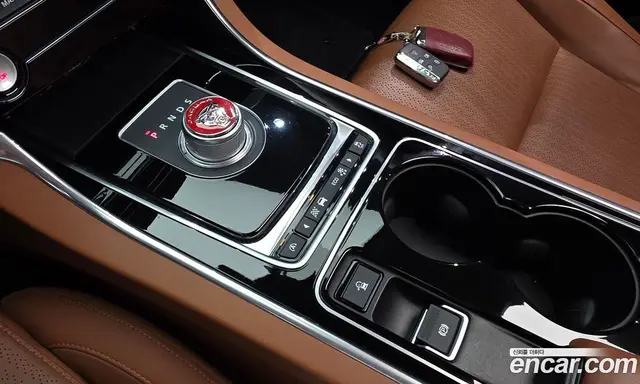 Jaguar XE 2016 2.0 автомат (гидро), миниатюра 9 Jaguar XE 2016 2.0 автомат (гидро), миниатюра 9