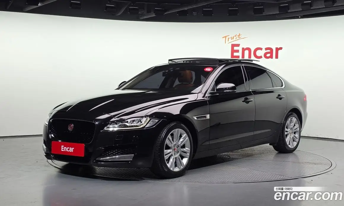 Jaguar XF 2017 2.0 автомат (гидро), фото 1 Jaguar XF 2017 2.0 автомат (гидро), фото 1