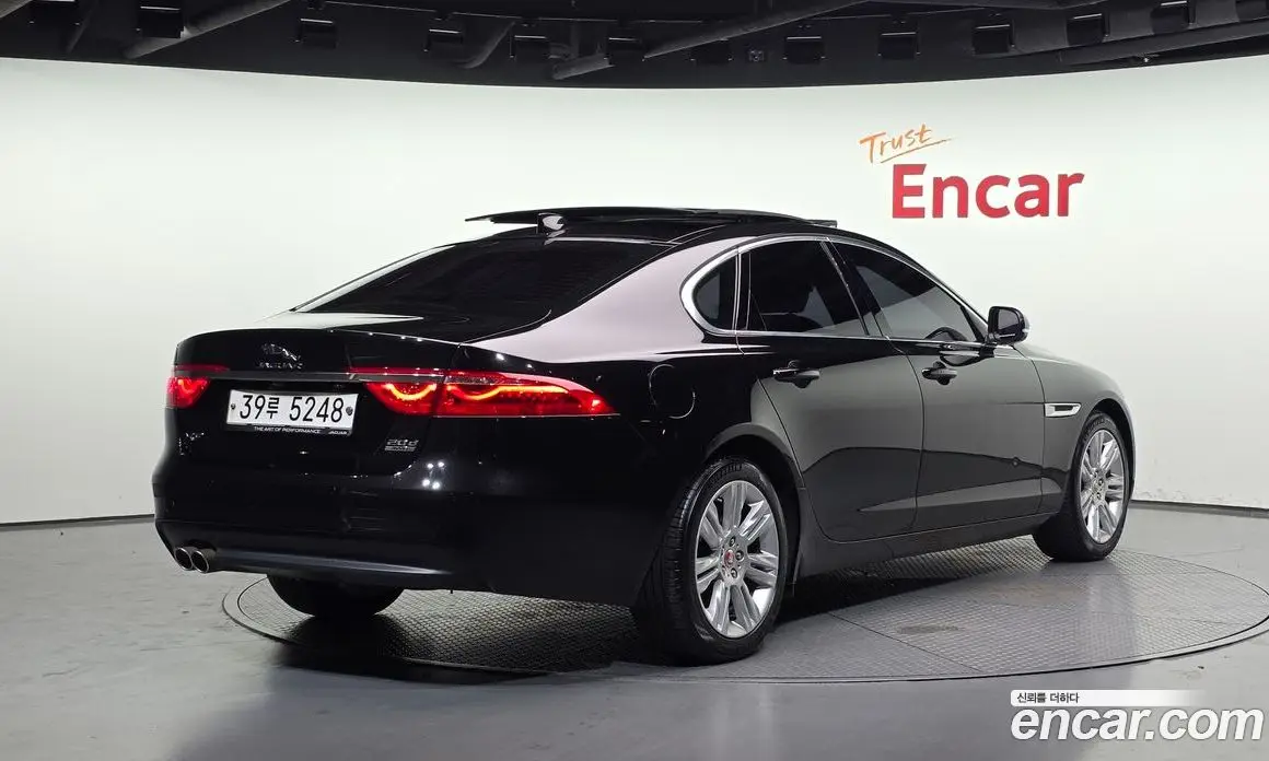 Jaguar XF 2017 2.0 автомат (гидро), фото 2 Jaguar XF 2017 2.0 автомат (гидро), фото 2