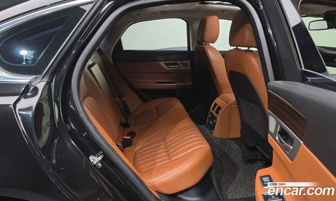 Jaguar XF 2017 2.0 автомат (гидро), фото 11 Jaguar XF 2017 2.0 автомат (гидро), фото 11