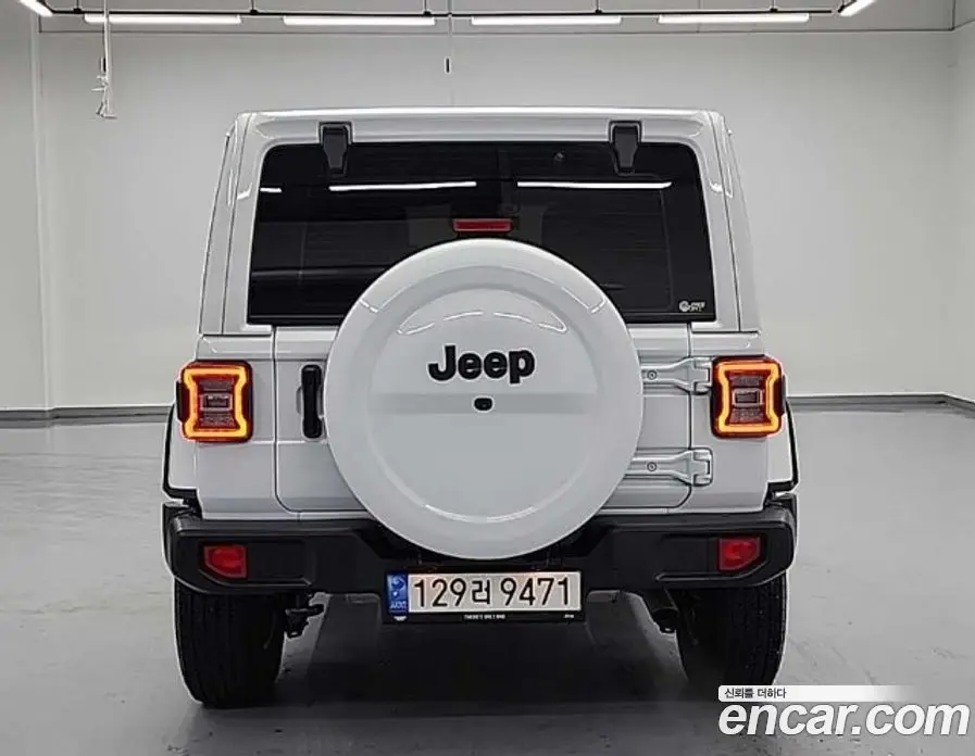Jeep Wrangler 2023 2.0 автомат (гидро), фото 3