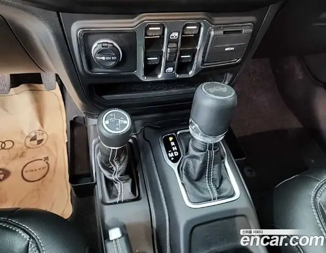Jeep Wrangler 2023 2.0 автомат (гидро), миниатюра 8