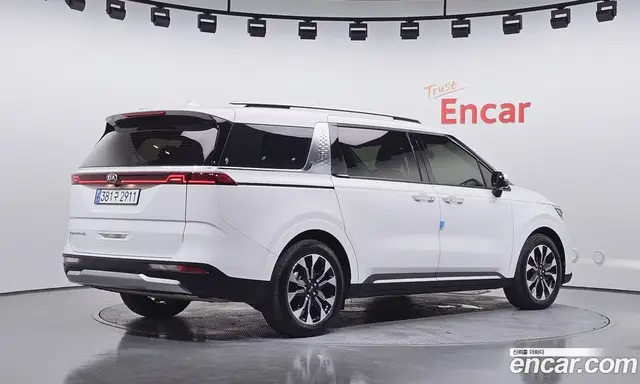 Kia Carnival 2020 2.2 автомат (гидро), миниатюра 2