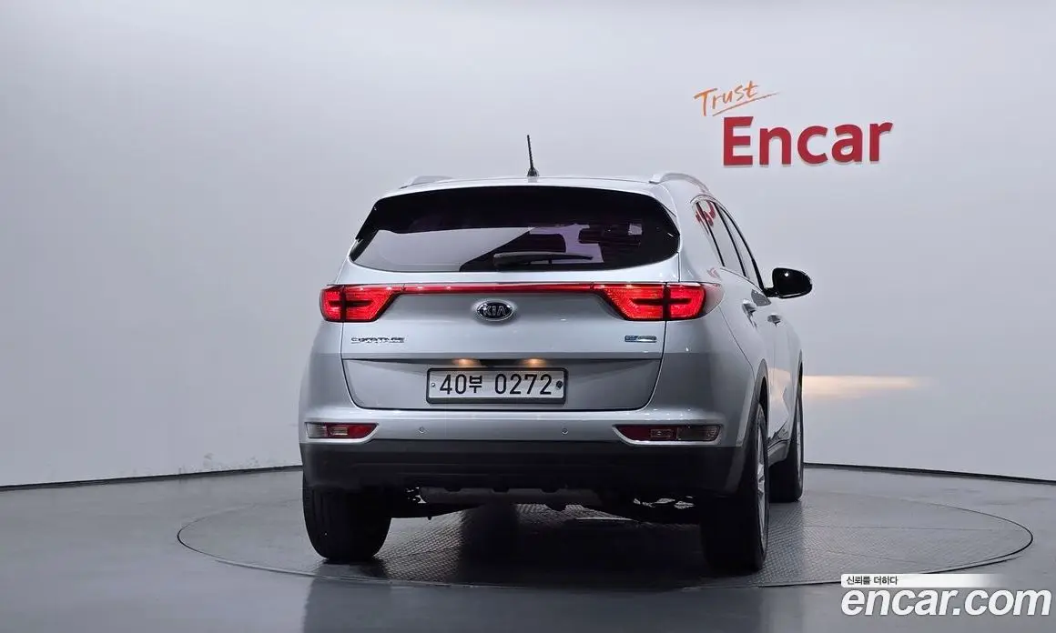 Kia Sportage 2015 1.7 автомат (гидро), фото 4