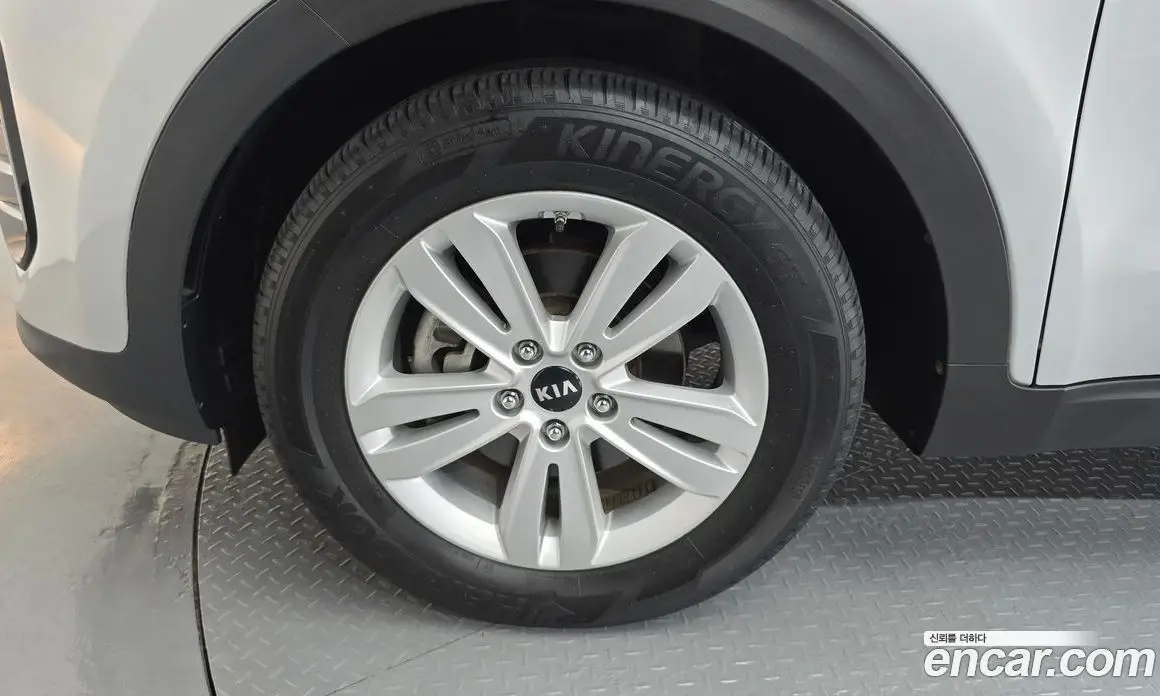 Kia Sportage 2015 1.7 автомат (гидро), фото 5