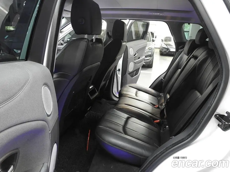 Land Rover Range Rover Evoque 2018 2.0 автомат (гидро), фото 13
