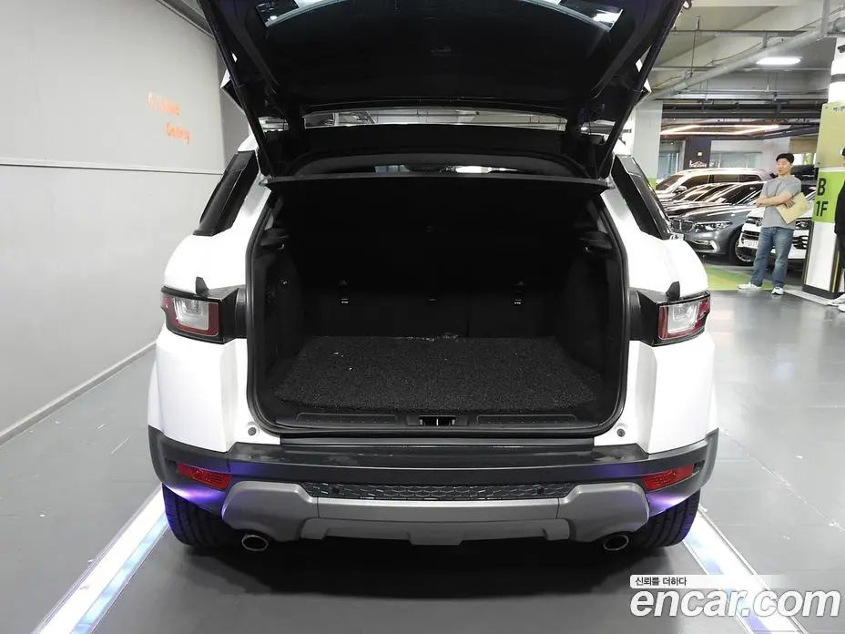 Land Rover Range Rover Evoque 2018 2.0 автомат (гидро), фото 16