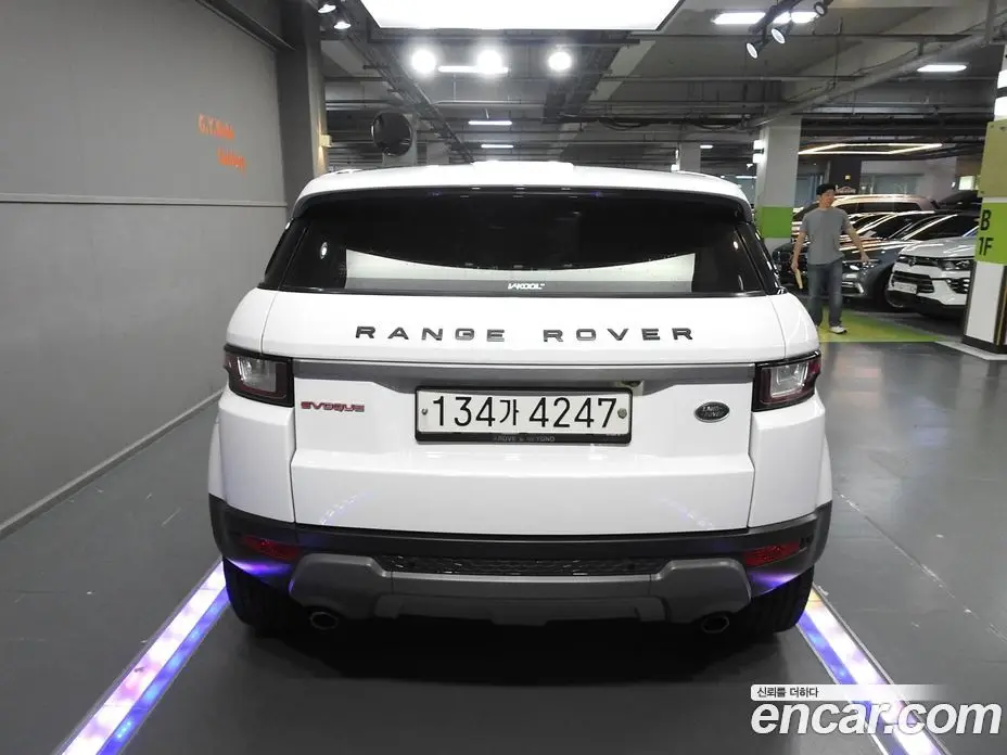 Land Rover Range Rover Evoque 2018 2.0 автомат (гидро), фото 4