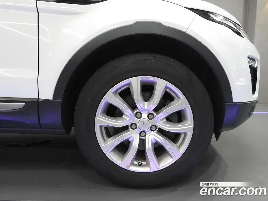 Land Rover Range Rover Evoque 2018 2.0 автомат (гидро), фото 5