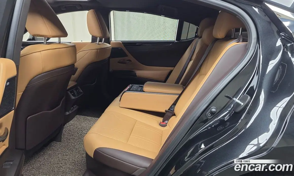 Lexus ES 2021 2.5 автомат (гидро), фото 12 Lexus ES 2021 2.5 автомат (гидро), фото 12