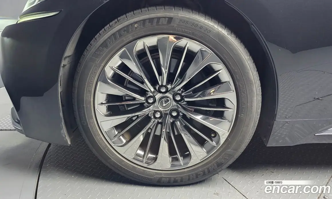 Lexus LS 2018 3.5 автомат (гидро), фото 5 Lexus LS 2018 3.5 автомат (гидро), фото 5