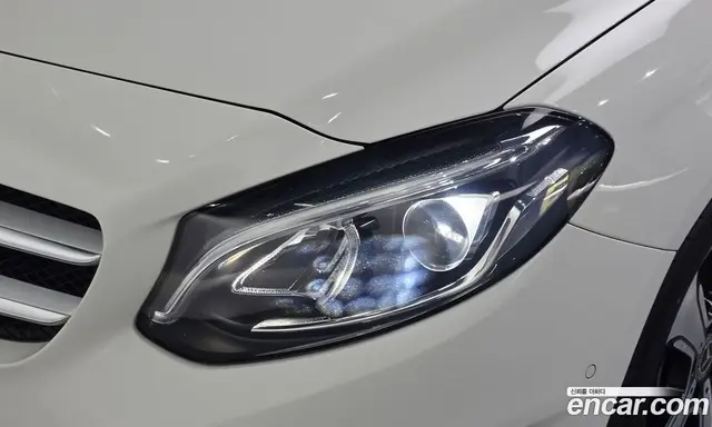 Mercedes-Benz B-Class 2018 2.0 автомат (гидро), миниатюра 8