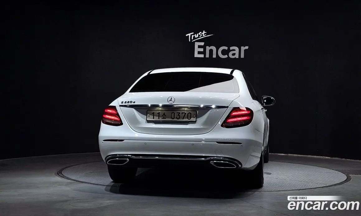 Mercedes-Benz E-Class 2016 1.9 автомат (гидро), фото 4 Mercedes-Benz E-Class 2016 1.9 автомат (гидро), фото 4