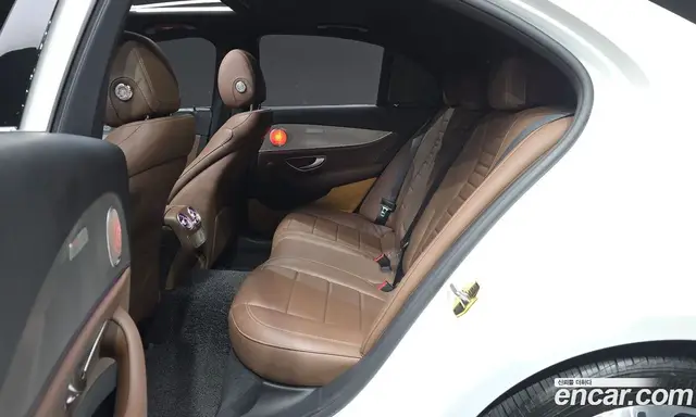 Mercedes-Benz E-Class 2018 2.0 автомат (гидро), миниатюра 12