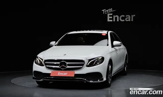 Mercedes-Benz E-Class 2018 2.0 автомат (гидро), миниатюра 3