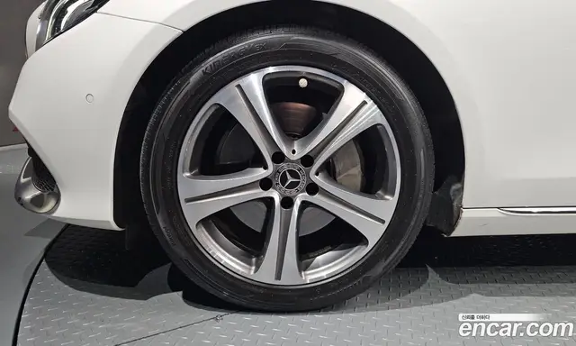 Mercedes-Benz E-Class 2018 2.0 автомат (гидро), миниатюра 5