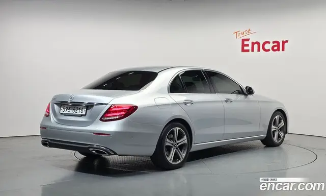 Mercedes-Benz E-Class 2019 2.0 автомат (гидро), миниатюра 2