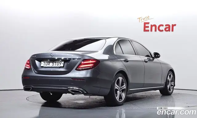 Mercedes-Benz E-Class 2019 2.0 автомат (гидро), миниатюра 2