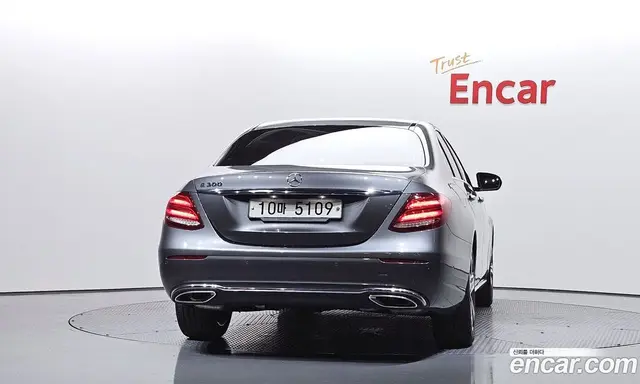 Mercedes-Benz E-Class 2019 2.0 автомат (гидро), миниатюра 4