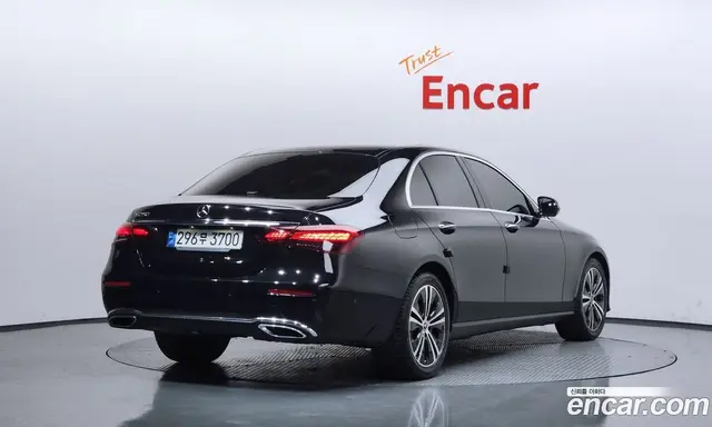 Mercedes-Benz E-Class 2022 2.0 автомат (гидро), миниатюра 2
