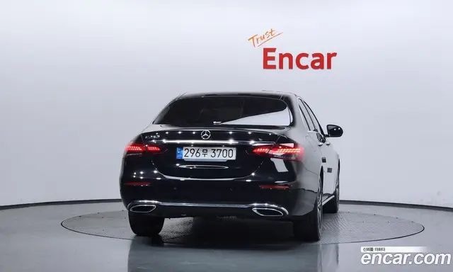 Mercedes-Benz E-Class 2022 2.0 автомат (гидро), миниатюра 4