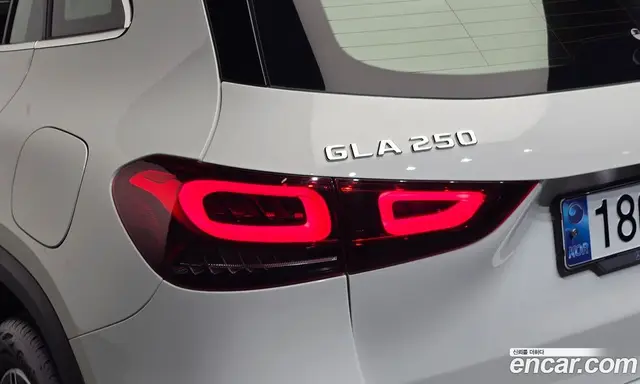 Mercedes-Benz GLA-Class 2020 2.0 автомат (гидро), миниатюра 8