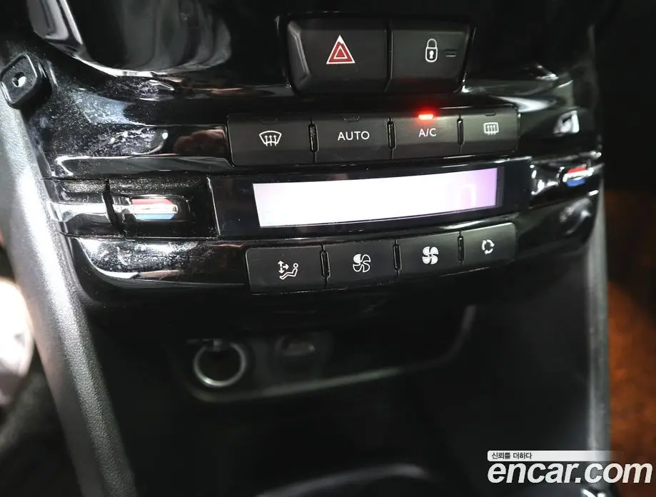 Peugeot 2008 2015 1.6 автомат (гидро), фото 14