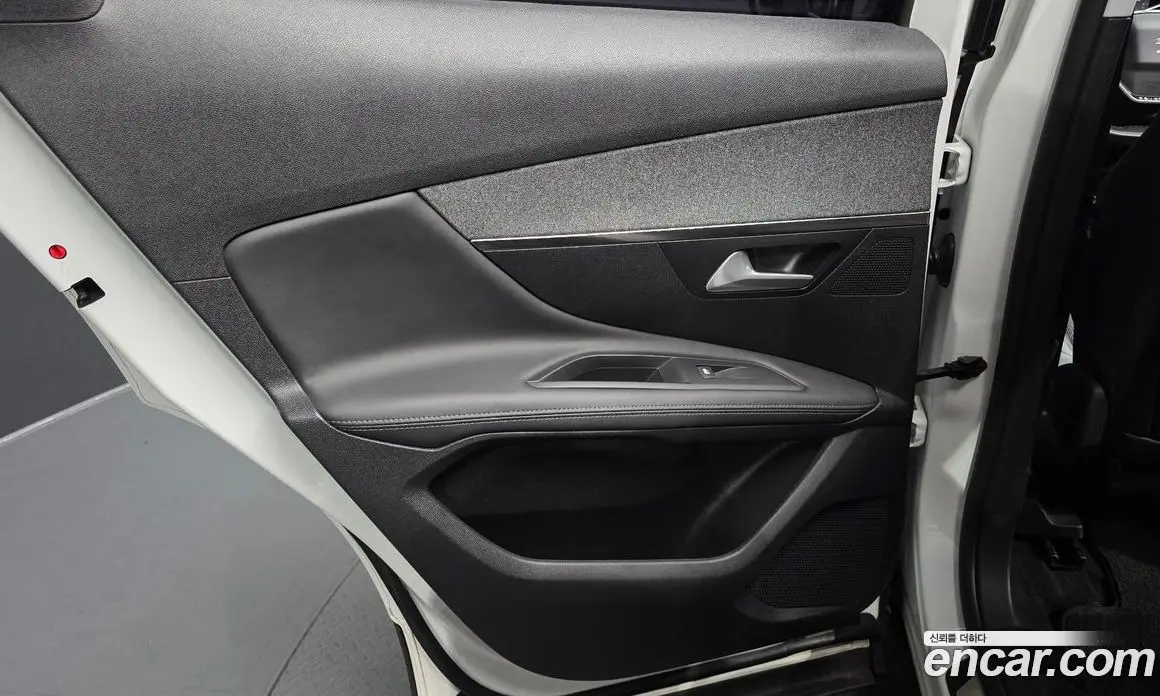 Peugeot 3008 2018 1.6 автомат (гидро), фото 15