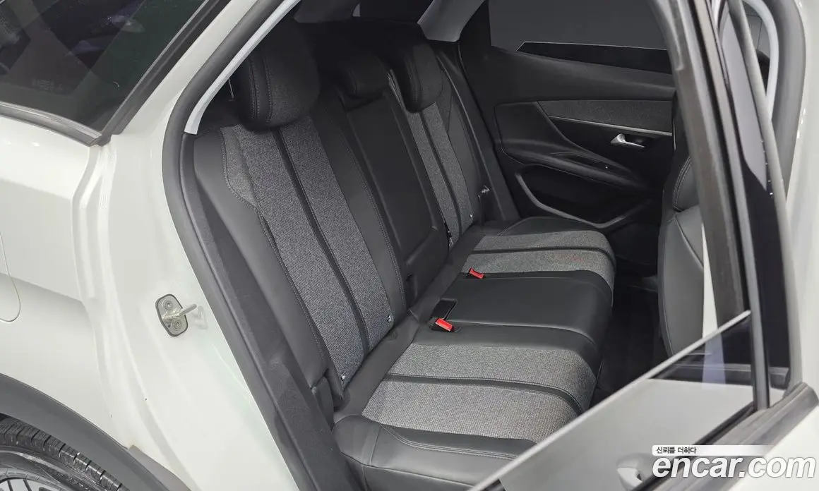 Peugeot 3008 2018 1.6 автомат (гидро), фото 17