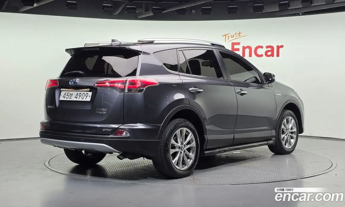 Toyota RAV4 2018 2.5 автомат (гидро), фото 2 Toyota RAV4 2018 2.5 автомат (гидро), фото 2